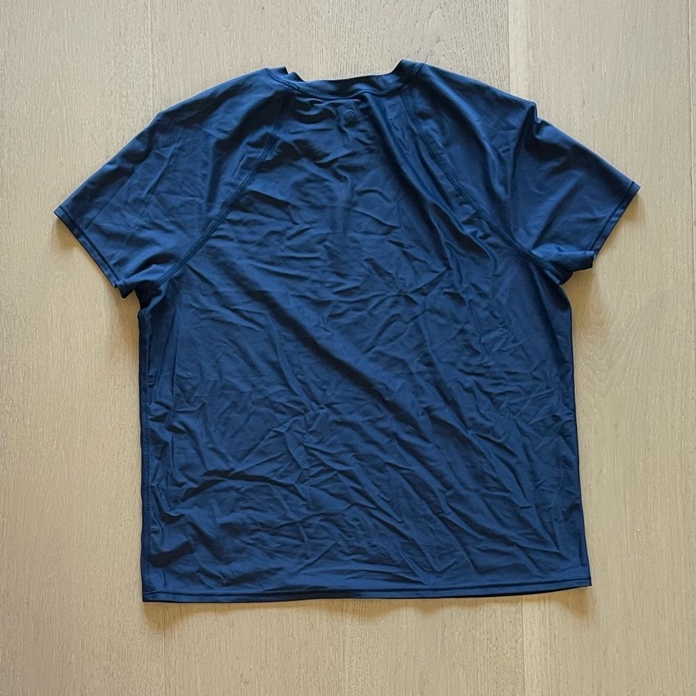 Lululemon • T - Picture 3 of 3